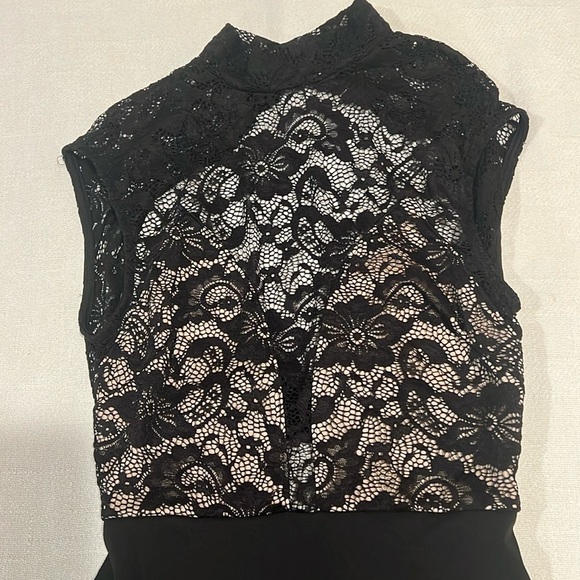 Windsor black lace top dress - Picture 2 of 4